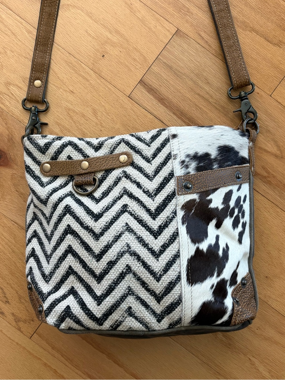 Myra Bag Adjustable Crossbody Shoulder Bag Western Boho Zipper Pocket - Picture 3 of 16
